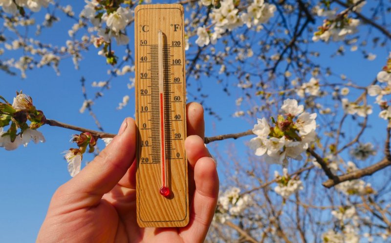 Temperaturi sub cele obişnuite în a doua săptămână din aprilie şi apropiate de cele specifice, în restul lunii
