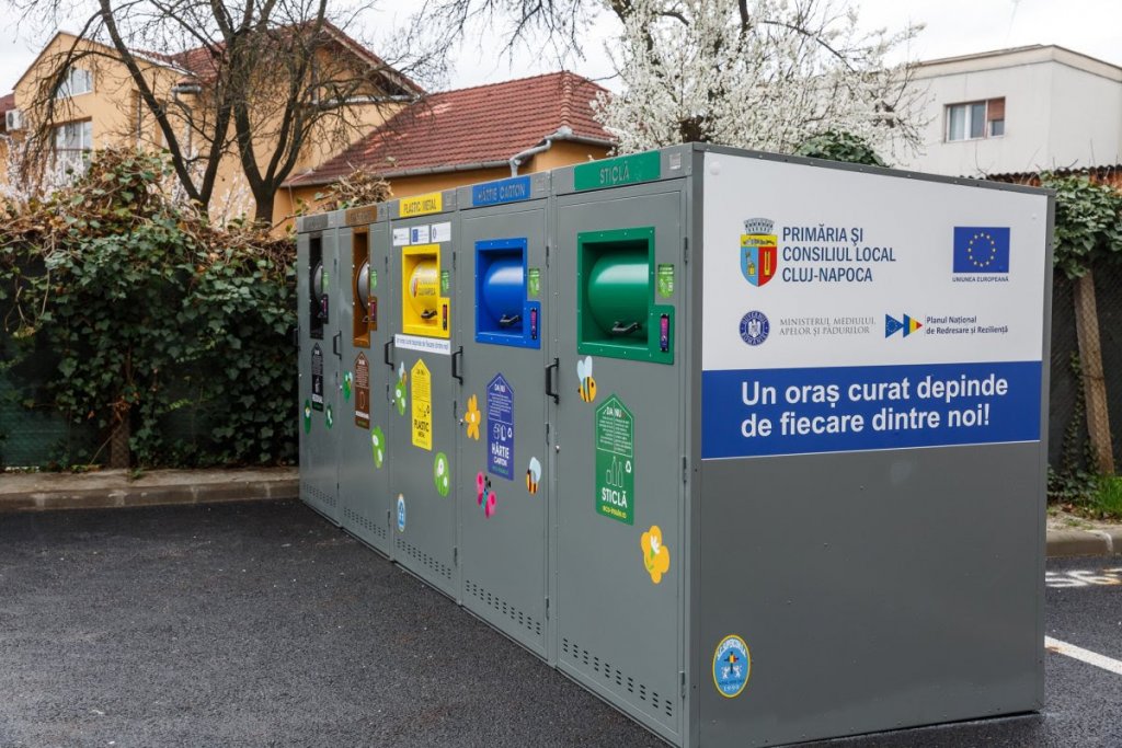 Primele „insule ecologice” digitalizate, funcționale la Cluj-Napoca. Se accesează cu CARTELĂ sau cu MOBILUL! Boc, către Supercom: ''Gata cu haiducia!''