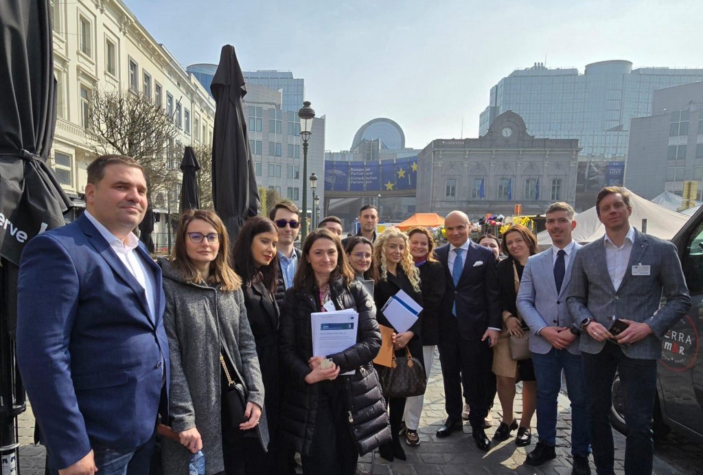 Rareș Bogdan, gazdă la Bruxelles pentru viitorii specialiști ai României: „Îți crește inima când îi vezi!”