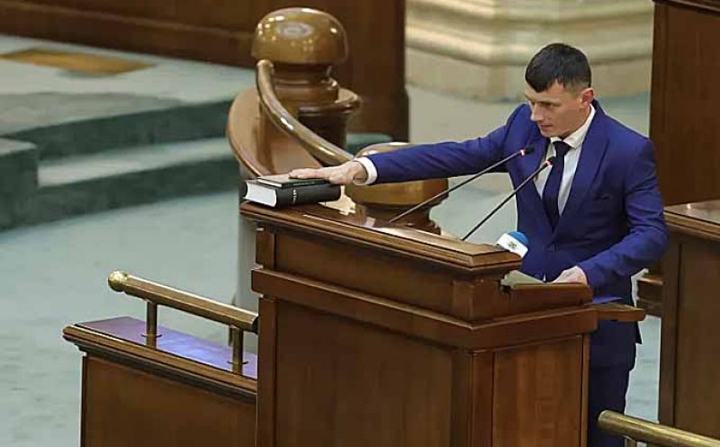 A fost retuşat rapid CV-ul senatorului POT cu 2 dosare penale, care a început şcoala la 4 ani şi a făcut facultatea la site-ul de matrimoniale "Academic Singles"