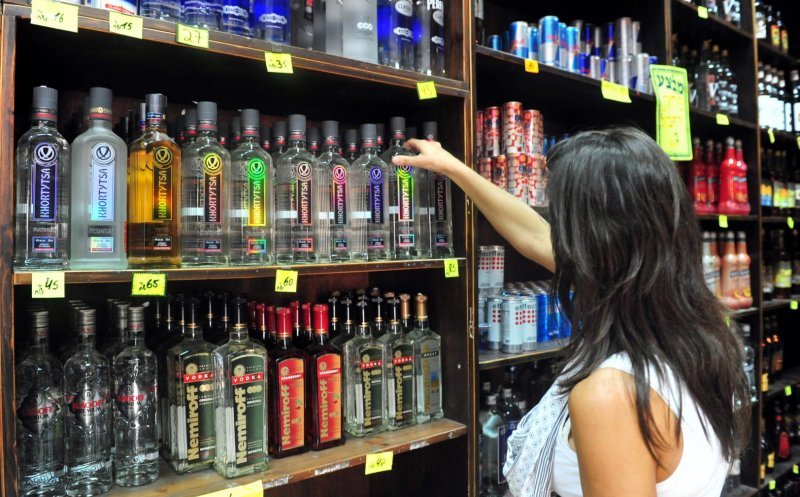 Semnal de alarmă tras de psihologi: Alcoolul a deveit refugiul tot mai multor adolescenți nefericiți din România