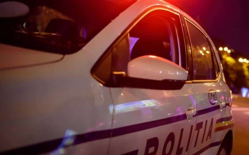 Bărbatul care ar fi aruncat cu sticla în alți suporteri după derby-ul Clujului, reținut de polțiști. IPJ: „Faptele NU au fost săvârșite pe motiv de etine sau rasă”