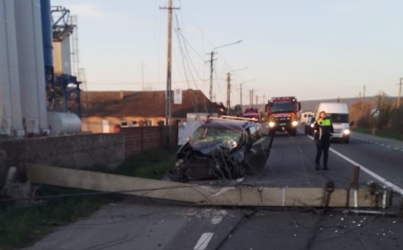 ACCIDENT în Bonţida: A supravieţuit, după ce a pus la pământ stâlpul de curent de pe marginea drumului