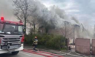 Incendiu puternic în apropiere de Aeroportul Cluj. Fumul gros, vizibil de la sute de metri