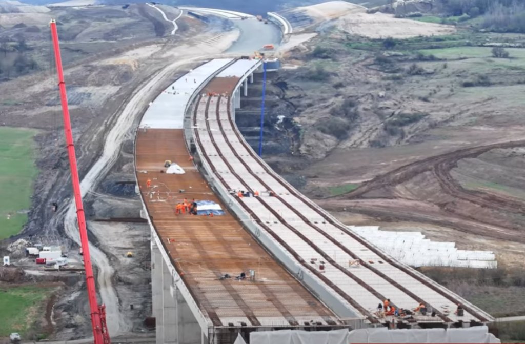 Noi imagini de pe șantierele A3 dintre Nădășelu și Poarta Sălajului. Cum avansează UMB pe "autostrada viaduct"