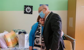 Primarul Boc a împărțit cadouri de Paște bătrânilor de la Centrul de Îngrijire și Asistență: „Dacă puteți face un Bine, faceți-l”