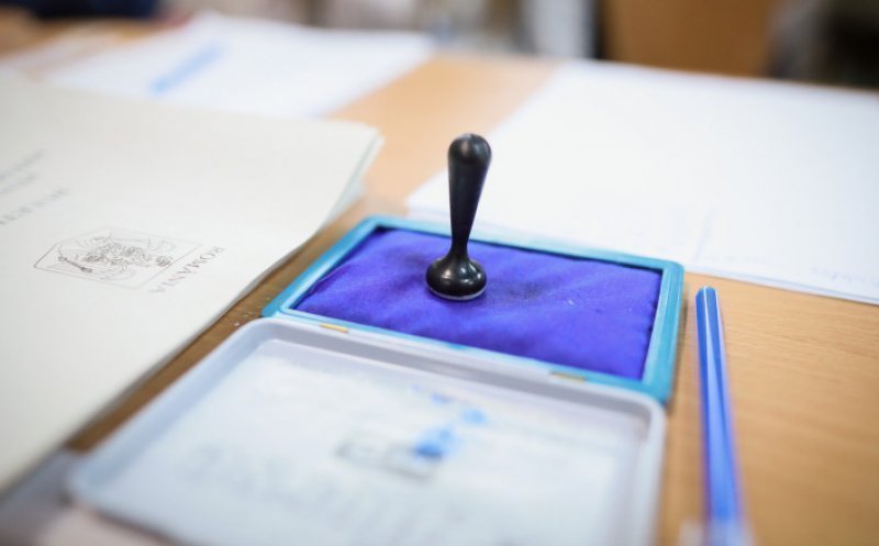 Sondaj alegeri prezidențiale: luptă pe muchie de cuțit pentru accederea în turul doi