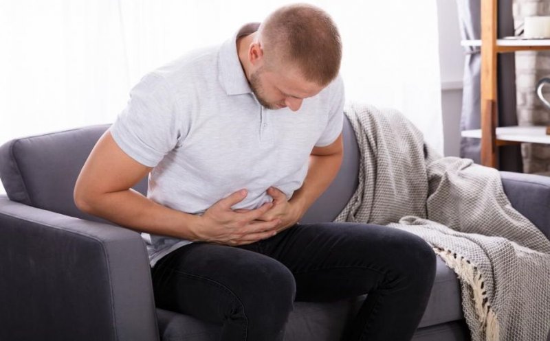 Avertismentul unui medic: Cancerul colo-rectal apare la persoane tot mai tinere în România/ Cum poți reduce cu 50% riscul de a face cancer