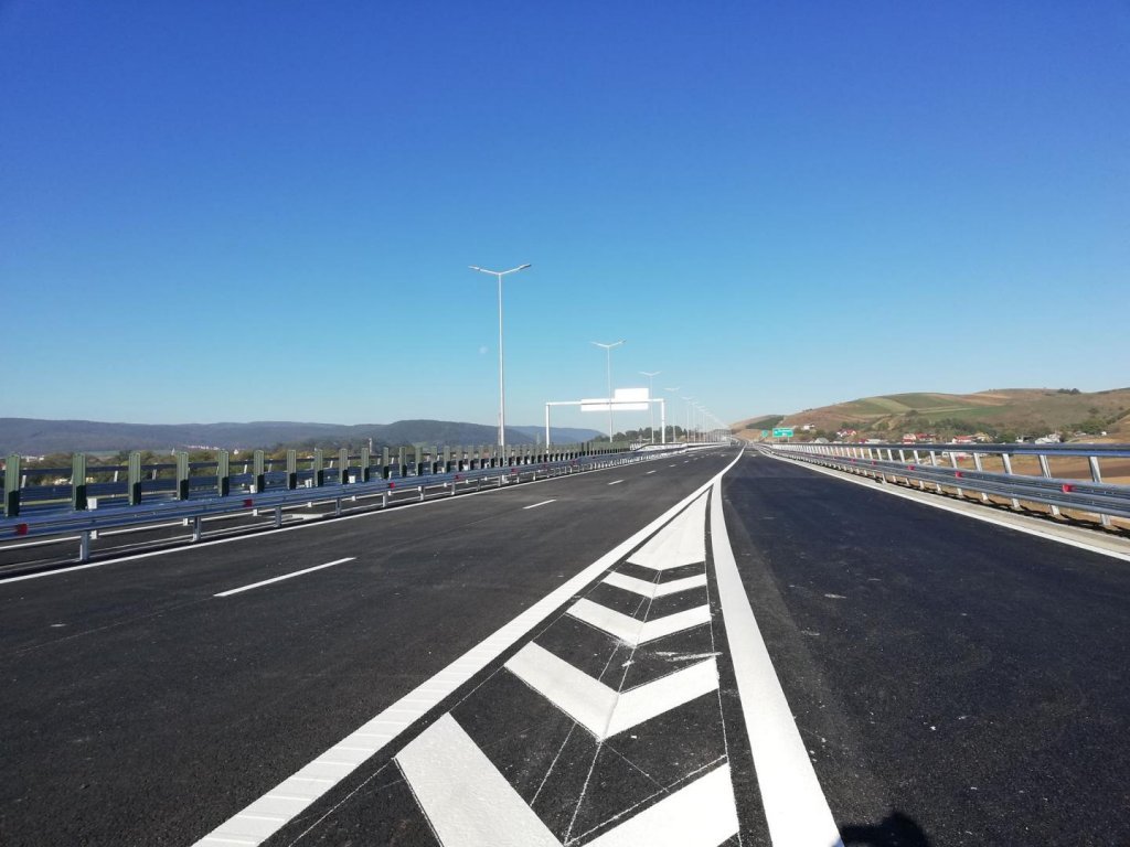 Ministrul Transporturilor, presing pe un sector de autostradă: "Sezonul estival trebuie să ne prindă cu lotul 3 dat în circulaţie"/ Ce inaugurări se așteaptă vara asta