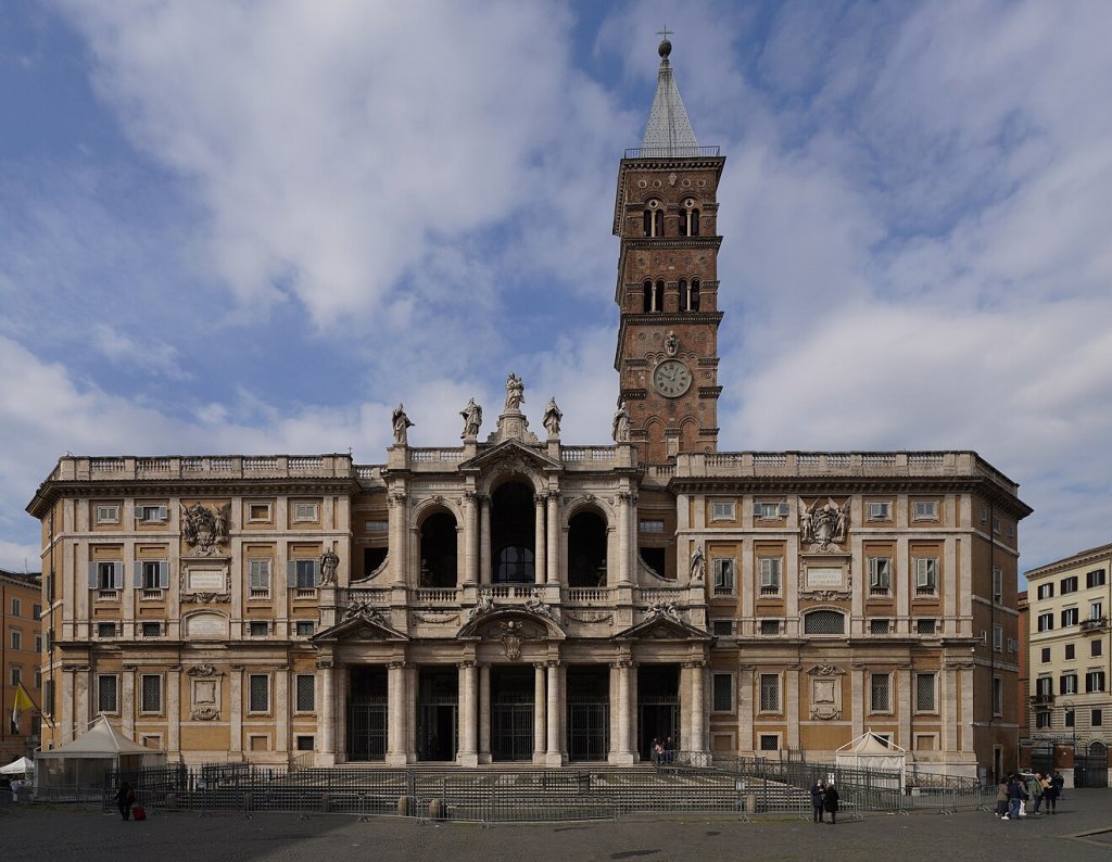 Care este povestea Bazilicii Santa Maria Maggiore, locul ales de Papa Francisc pentru odihna sa veșnică. Miracolul zăpezii din august