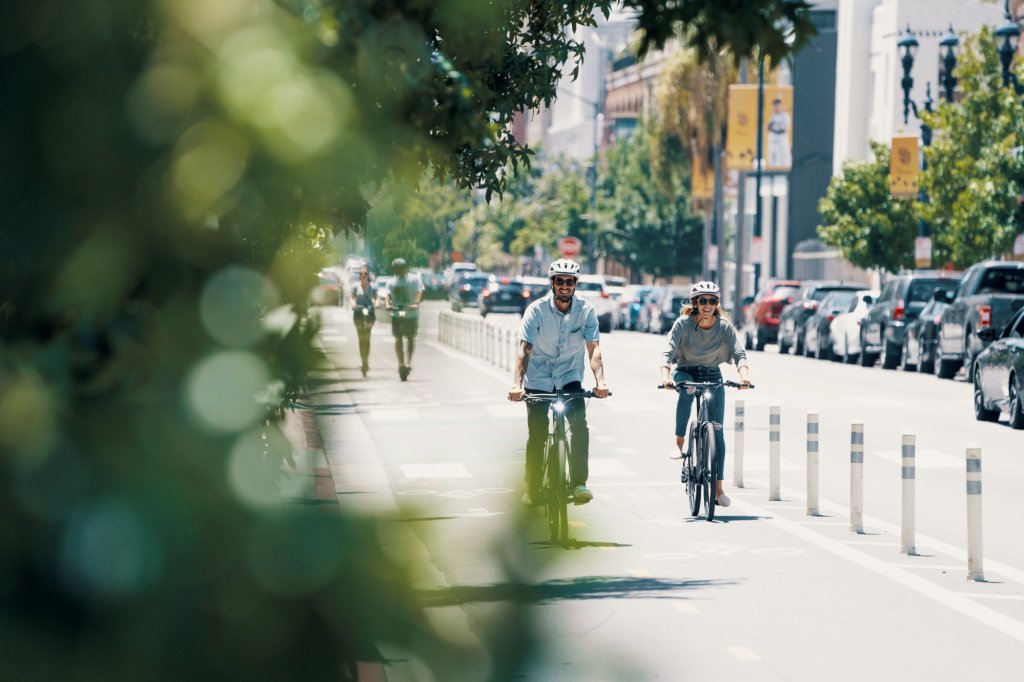 Tehnologie și mișcare: cum revoluționează bicicleta electrică Trekking transportul urban