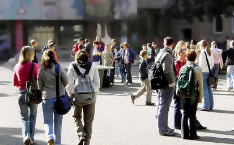 Elevii intră de astăzi în minivacanța de 1 Mai. Când se reiau cursurile
