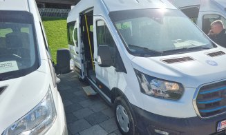 Primarii din Cluj au venit să-și preia microbuzele electrice pentru transportul elevilor. Rațiu: „Vrem să mai cumpărăm și altele”