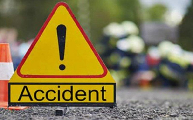Accident între două mașini, într-o localitate din Cluj. O femeie a fost transportată la spital