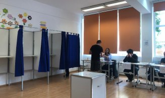 Clujenii din străinătate votează acasă. „Am plecat din țară pentru că nu am avut șanse aici” / Seniorii merg la urne „pentru tineri”