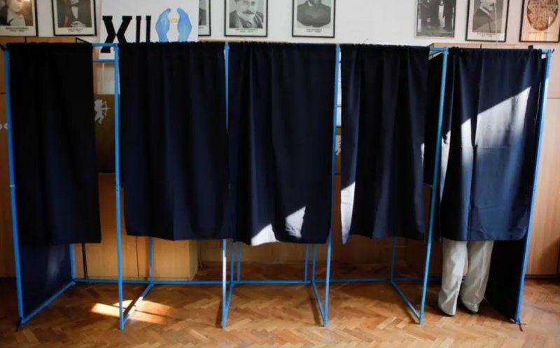 Telefonul unui clujean confiscat de polițiști după ce a fotografiat buletinul de vot. Câte incidente au fost raportate în județ
