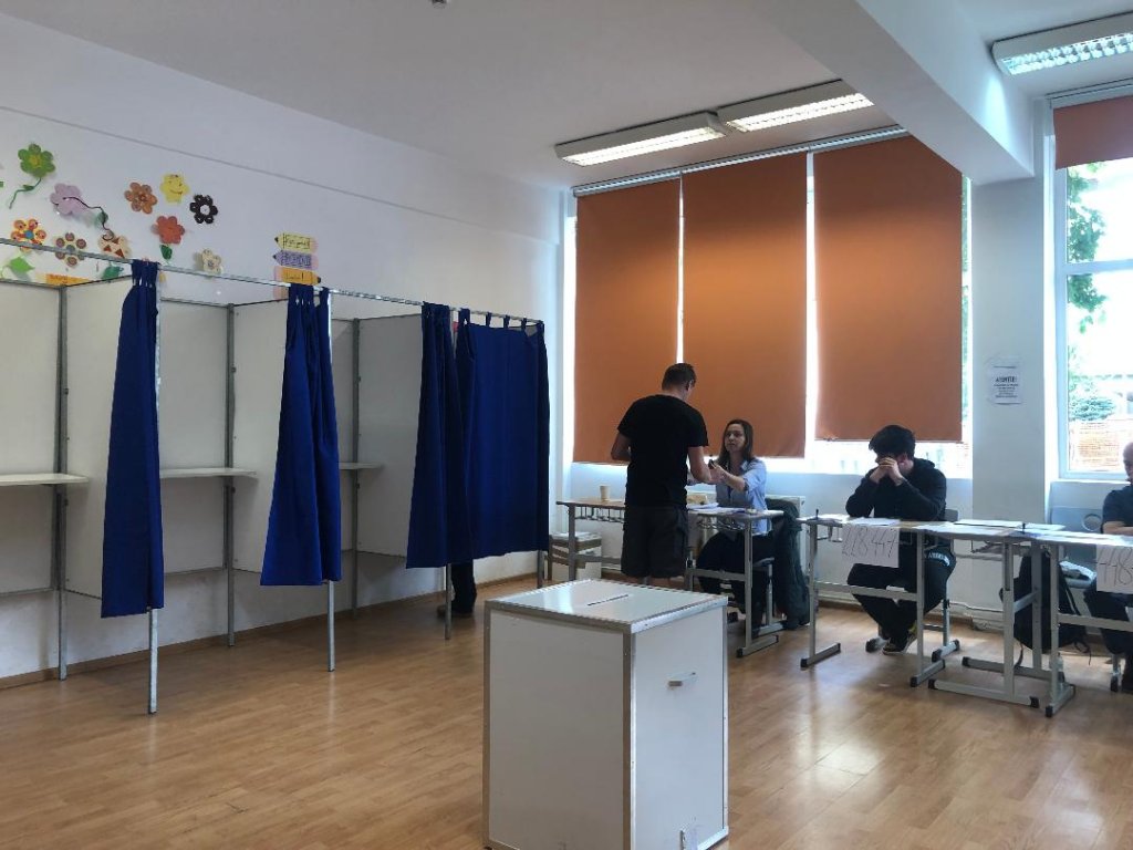 Analiști politici clujeni, despre rezultatul votului: „Nu atât Antonescu a pierdut, cât partidele care l-au susținut” / „Urmează un tur doi extrem de strâns” / Misiunea lui Nicușor Dan, foarte dificilă