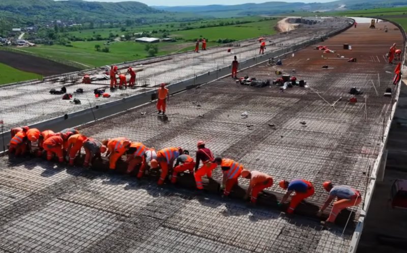 IMAGINI spectaculoase de pe A3: Se lucrează în forță pe Zimbor - Poarta. Uite cum cucerește "armata" UMB dealurile transilvănene