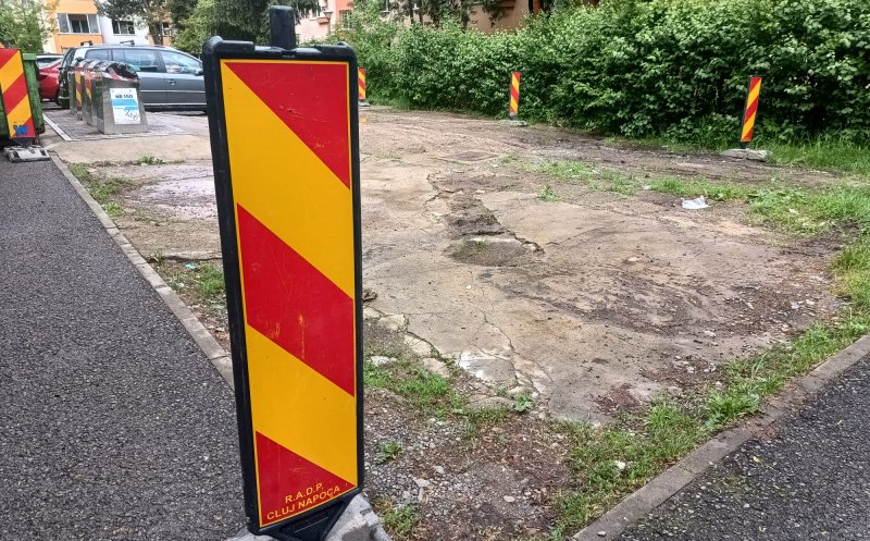 Vine ASFALTUL! Locatarii unui bloc din Cluj nu mai trebuie să adune bani pentru a umple cu pietriş gropile din faţa blocului
