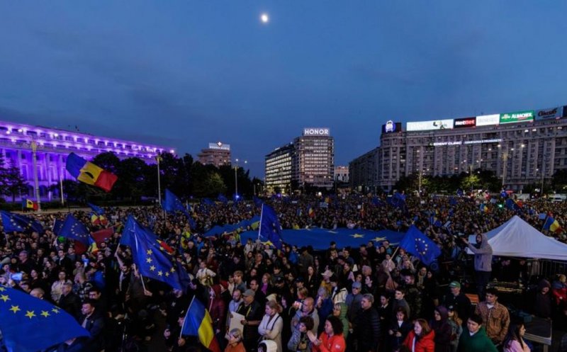 Impresionant miting pro-Europa în Bucureşti.  Mesaj pentru diaspora: ''Nu ne permitem riscul de a nu mai face parte din UE''