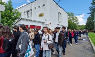 MARȘ la VOT! Studenții clujeni au participat la un marș pentru alegerile prezidențiale