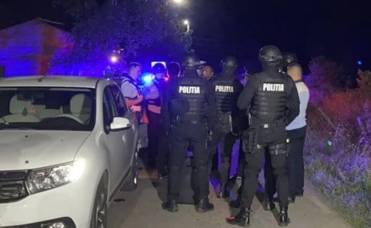 Bătaie cruntă în Baciu: 11 indivizi săltați de polițiști după ce au desfigurat doi bărbați