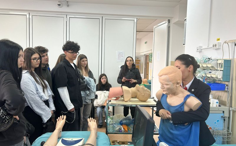 Ziua Porților Deschise la UMF: Ești curios să afli cum e să fii medicinist la Cluj-Napoca? Hai să vezi cu ochii tăi!