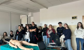 Ziua Porților Deschise la UMF: Ești curios să afli cum e să fii medicinist la Cluj-Napoca? Hai să vezi cu ochii tăi!