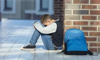 Verde pentru "butonul roșu" în școli! Agresivitatea, bullyingul sau consumul de droguri vor putea fi raportate anonim