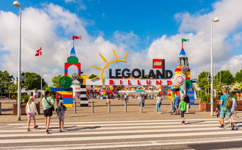 Se reia un zbor de la Cluj-Napoca spre orașul cu faimosul parc tematic Legoland, fiind o destinație populară pentru familii