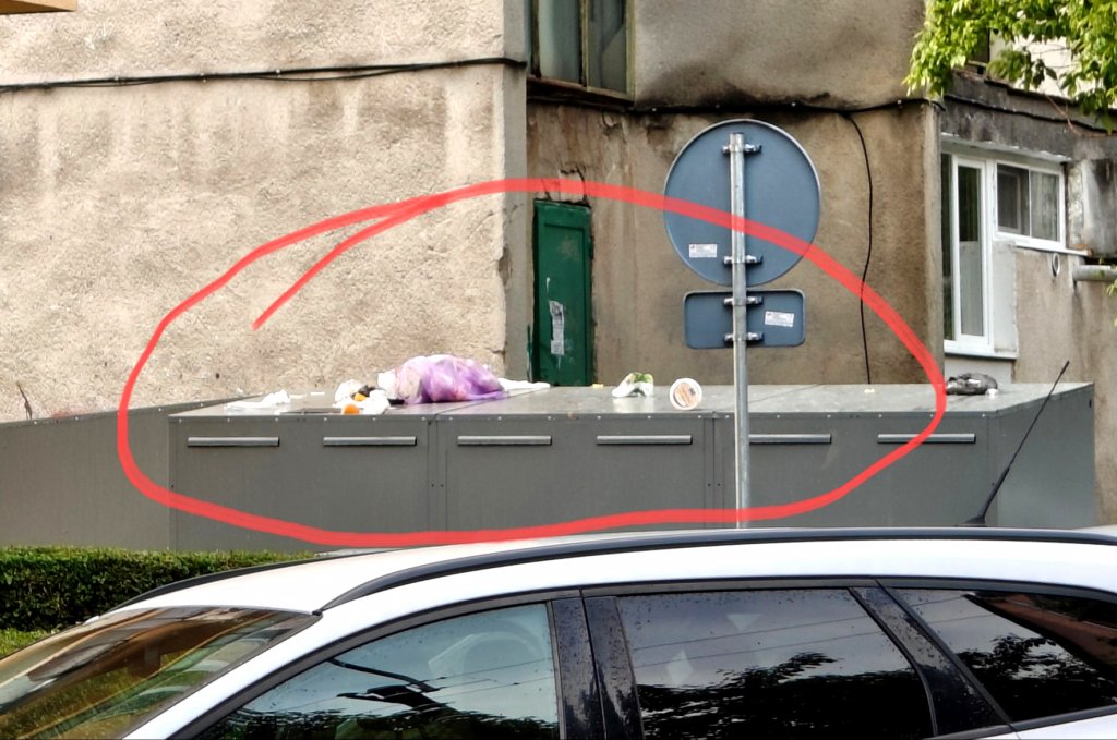 Cu gunoiul, "capac" pe containerele "jmechere" din Cluj-Napoca