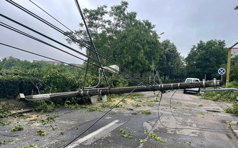 Peste 7.700 de consumatori au rămas fără curent electric în urma ploilor și vijeliilor din ultimele 24 de ore