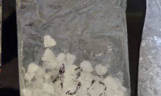 Trei traficanți de droguri, reținuți la Cluj: sute de grame de „cristal” și cocaină confiscate