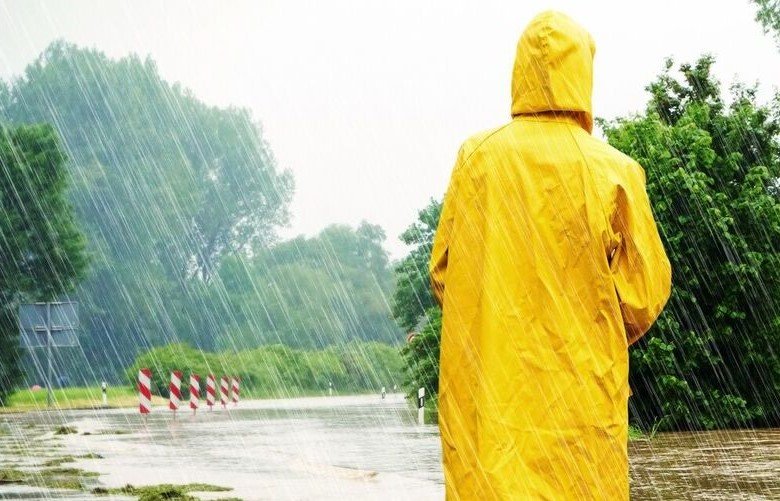 Atenţionări de VIITURI și INUNDAȚII în 11 județe, printre care și Cluj! Zonele cu Cod Roșu, Portocaliu și Galben