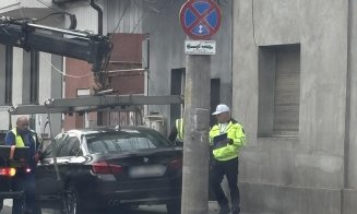 "Dacă ești pe grup... să știi unde o găsești" / "Dacă nu ești pe grup, tot acolo o găsești" / "La cât mai multe!"