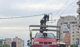 "Dacă ești pe grup... să știi unde o găsești" / "Dacă nu ești pe grup, tot acolo o găsești" / "La cât mai multe!"