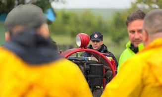 Case și gospodării sub ape! Pompierii clujeni, intervin în zonele afectate de viituri