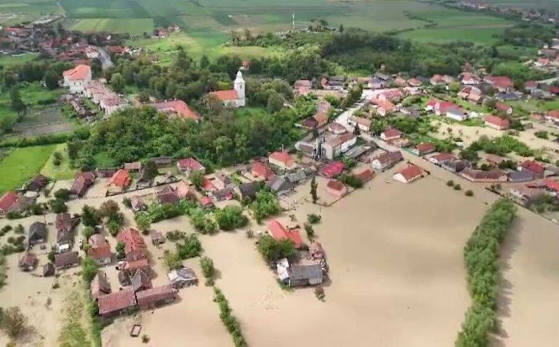 Imagini din dronă cu sute de gospodării inundate în Ardeal. Nivelul apei depășește 2 metri în unele zone