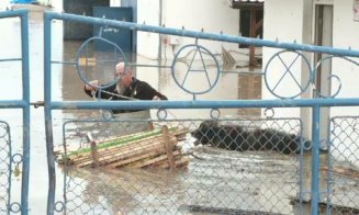 Imagini din dronă cu sute de gospodării sub ape, în Ardeal. Nivelul apei depășește 2 metri în unele zone