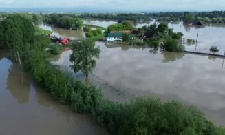 Imagini din dronă cu sute de gospodării sub ape, în Ardeal. Nivelul apei depășește 2 metri în unele zone