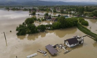 Imagini din dronă cu sute de gospodării sub ape, în Ardeal. Nivelul apei depășește 2 metri în unele zone