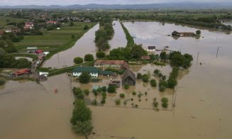 Imagini din dronă cu sute de gospodării sub ape, în Ardeal. Nivelul apei depășește 2 metri în unele zone