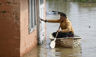 Imagini din dronă cu sute de gospodării sub ape, în Ardeal. Nivelul apei depășește 2 metri în unele zone