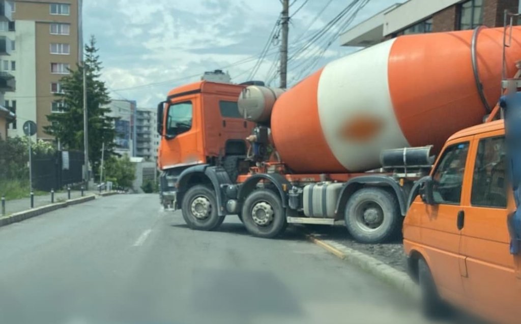 Amendă URIAȘĂ în Cluj-Napoca pentru o parcare neregulamentară. Cât are de plătit proprietarul