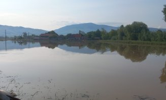 Pompierii din Cluj, trimiși să ajute după inundațiile din Covasna. Acționează cu echipaje din mai multe județe