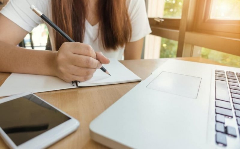 Temele pentru acasă, nu mai mult de două ore pe zi. Ministrul Educației: Dirigintele ar trebui să fie atent la aceste lucruri