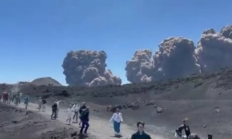 Etna a erupt din nou! Alertă roșie pe aeroportul Catania din Italia, după ce un nor uriaş de cenuşă s-a ridicat din craterul vulcanului