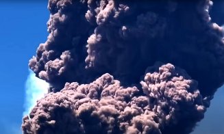 Etna a erupt din nou! Alertă roșie pe aeroportul Catania din Italia, după ce un nor uriaş de cenuşă s-a ridicat din craterul vulcanului