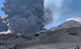 Etna a erupt din nou! Alertă roșie pe aeroportul Catania din Italia, după ce un nor uriaş de cenuşă s-a ridicat din craterul vulcanului