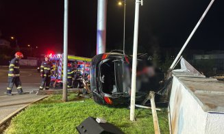 ACCIDENT MORTAL pe Calea Turzii: Descarcerarea a extras o victimă fără semne vitale dintre fiarele maşinii răsturnate